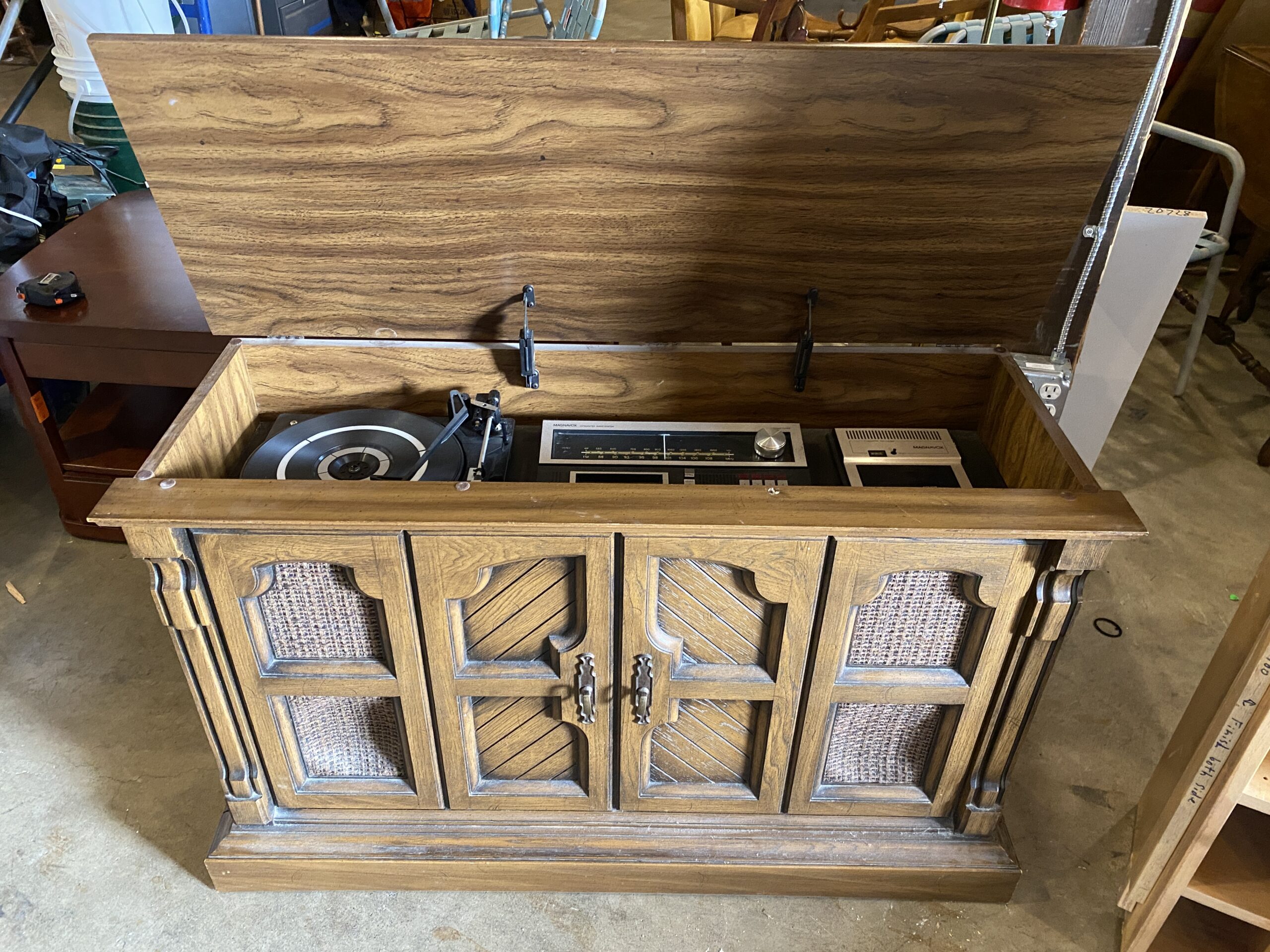 MAGNAVOX Vintage 3-in-1 Radio Cabinet